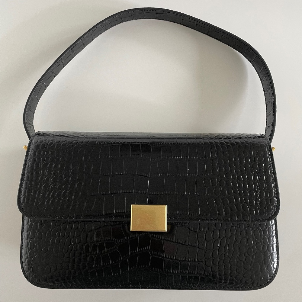 The Curated - Classic Shoulder Bag in black croc print leather